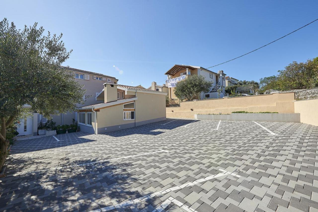 Apartments With A Parking Space Mavarstica, Ciovo - 17803 Trogir Exteriör bild
