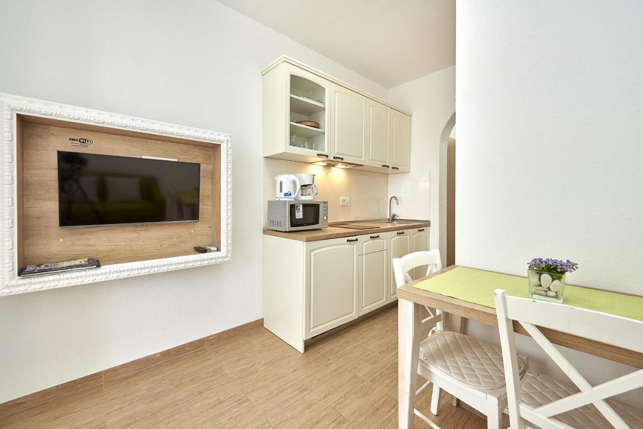 Apartments With A Parking Space Mavarstica, Ciovo - 17803 Trogir Exteriör bild