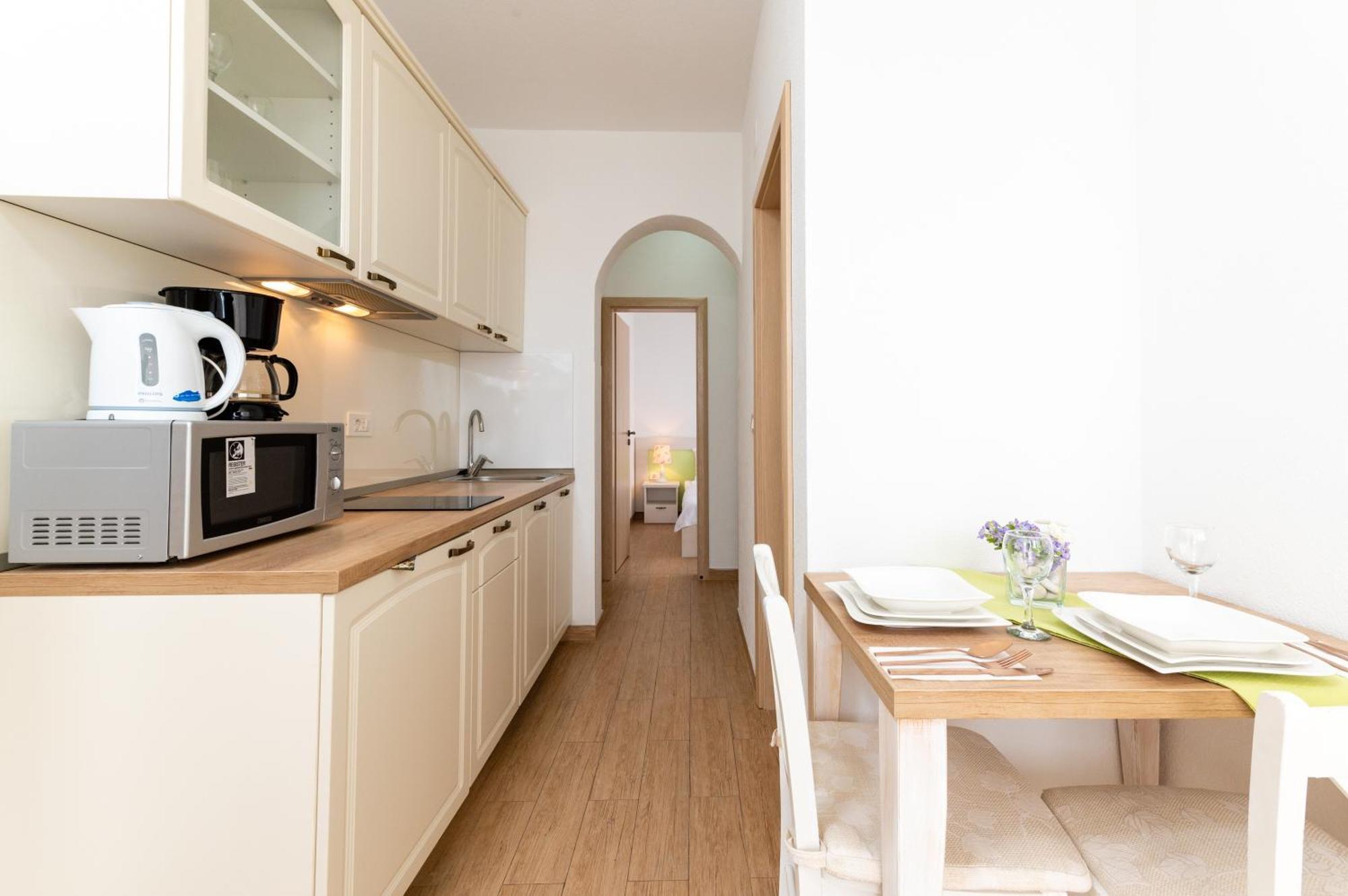 Apartments With A Parking Space Mavarstica, Ciovo - 17803 Trogir Rum bild