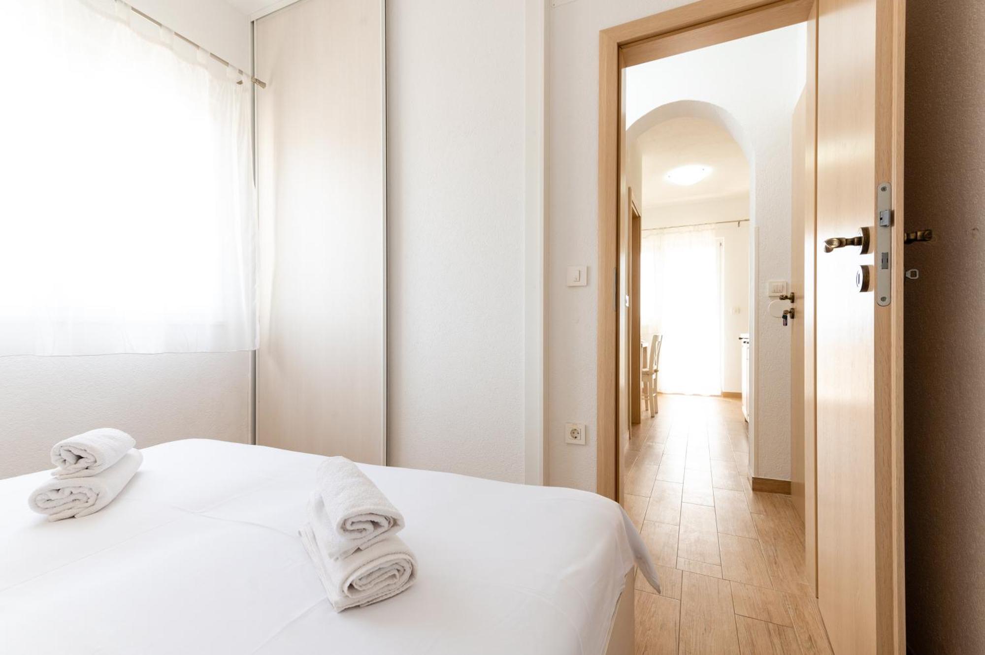 Apartments With A Parking Space Mavarstica, Ciovo - 17803 Trogir Rum bild