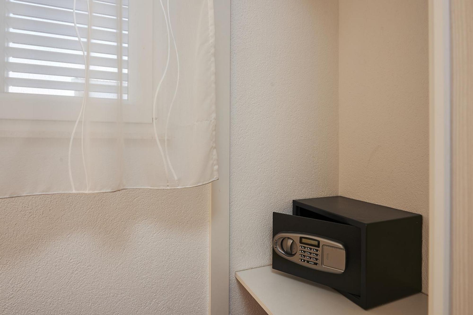 Apartments With A Parking Space Mavarstica, Ciovo - 17803 Trogir Rum bild