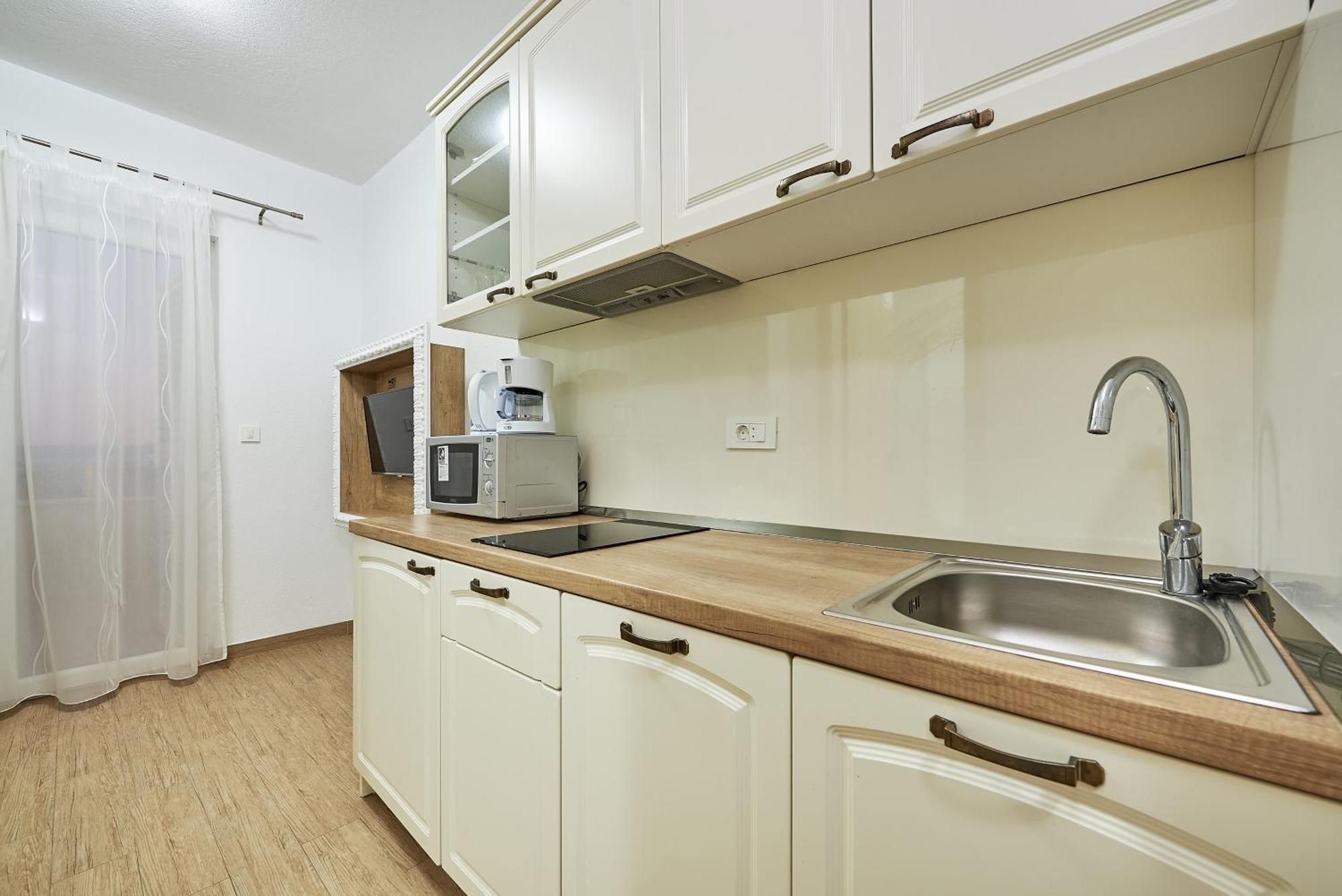 Apartments With A Parking Space Mavarstica, Ciovo - 17803 Trogir Rum bild